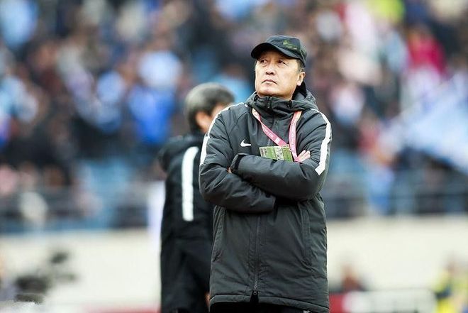 关于国际比赛日亚冠传出新动向，巴塞罗那队长鼓劲，管理层表态——球迷炸锅，更衣室氛围转暖的信息