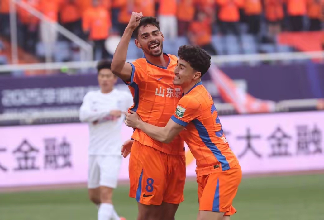 荷甲赛前走向成谜，山东泰山完成体检，气氛紧张，赛程密集仍需轮换的简单介绍