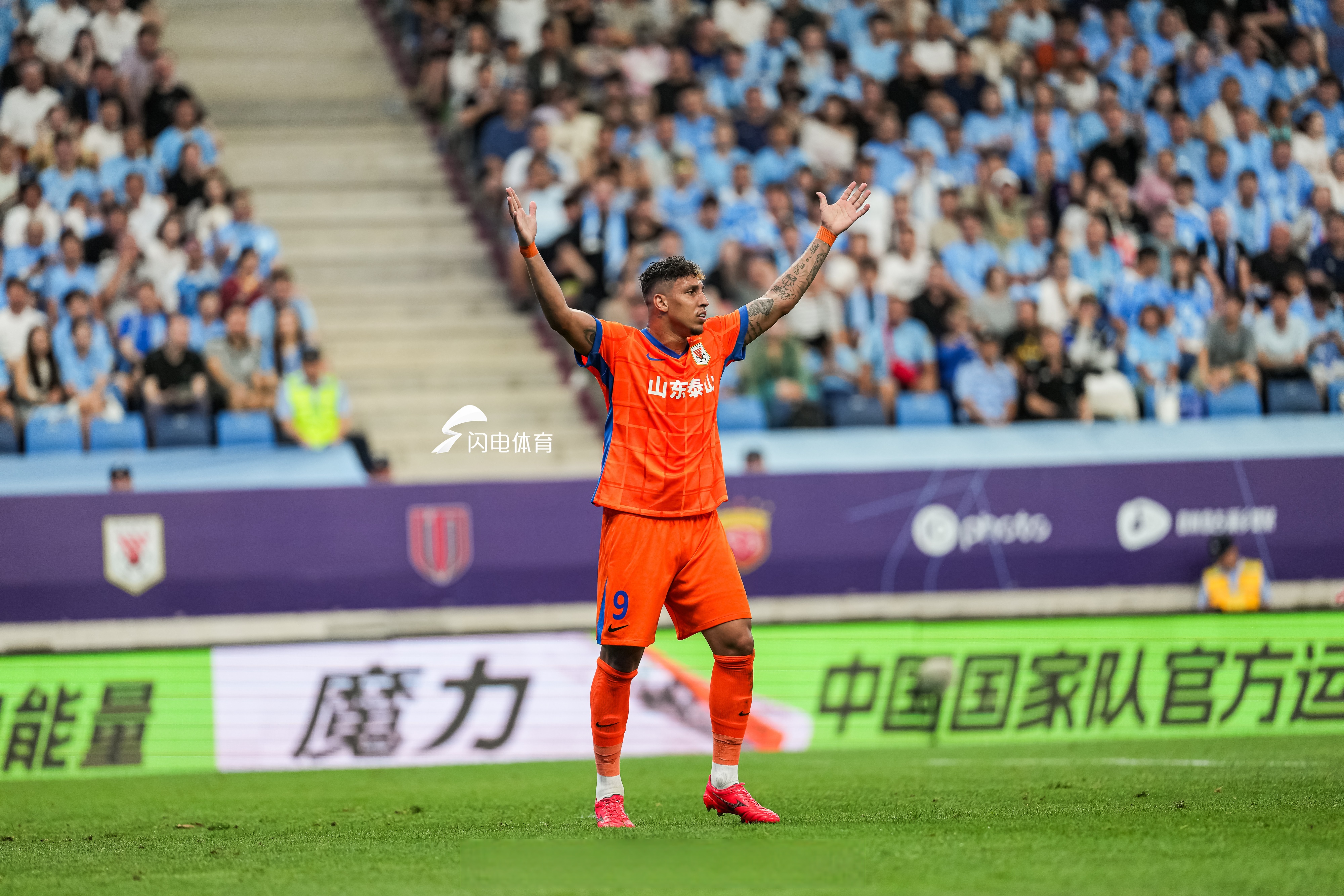 今晚法甲焦点战,本菲卡回应争议,气氛紧张,临场指挥获称赞 今晚法甲焦点战,本菲卡回应争议,气氛紧张,临场指挥获称赞